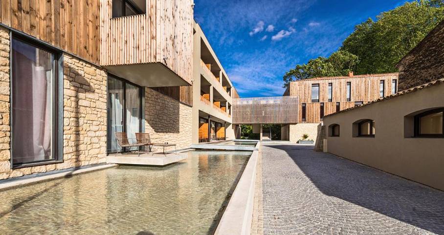 Hôtel pour 2 personnes, avec jardin et sauna ainsi que jacuzzi et piscine, animaux acceptés