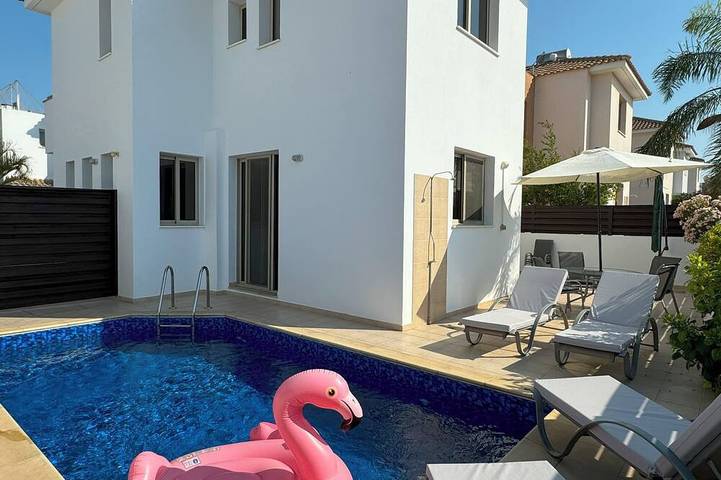 Vacation rental for 4 people, with Balcony in South Cyprus