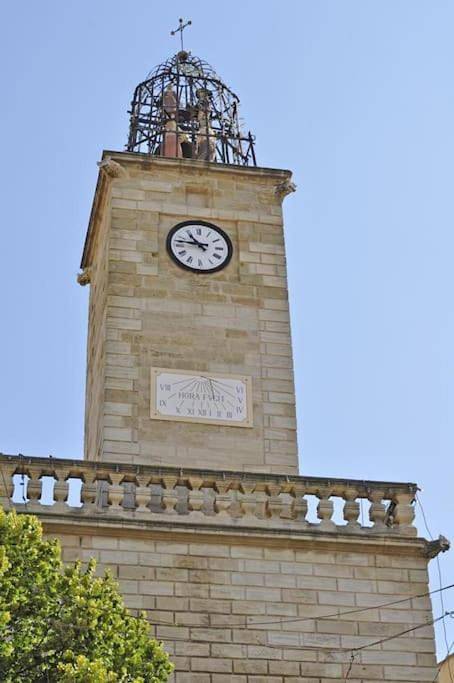 Appartement entier, One-Bedroom Apartment in Lambesc, Région d'Aix-en-Provence