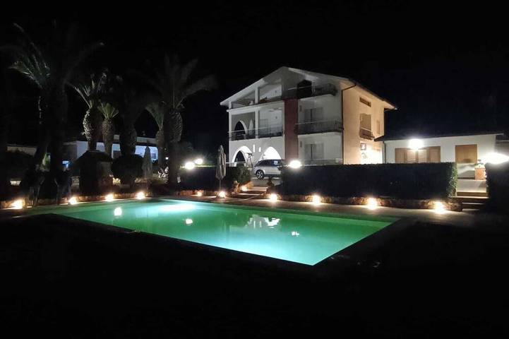 Bed and breakfast per 4 persone, con piscina e idromassaggio - 1
