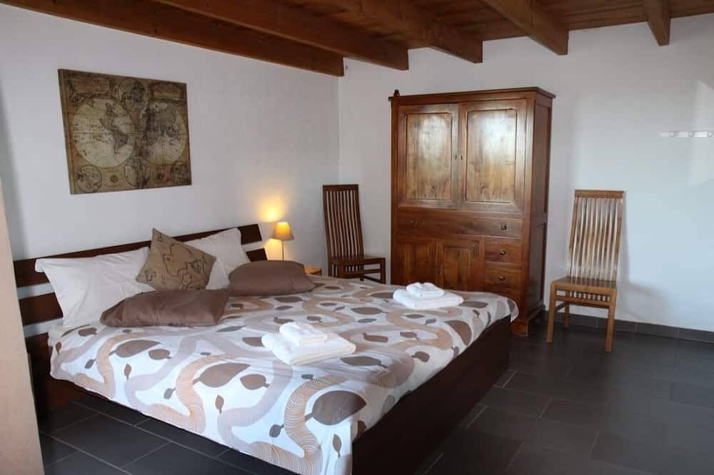 Appartement entier, Jours de vigne - Appartement contemporain pour 8 personnes in Villegailhenc, Région de Carcassonne