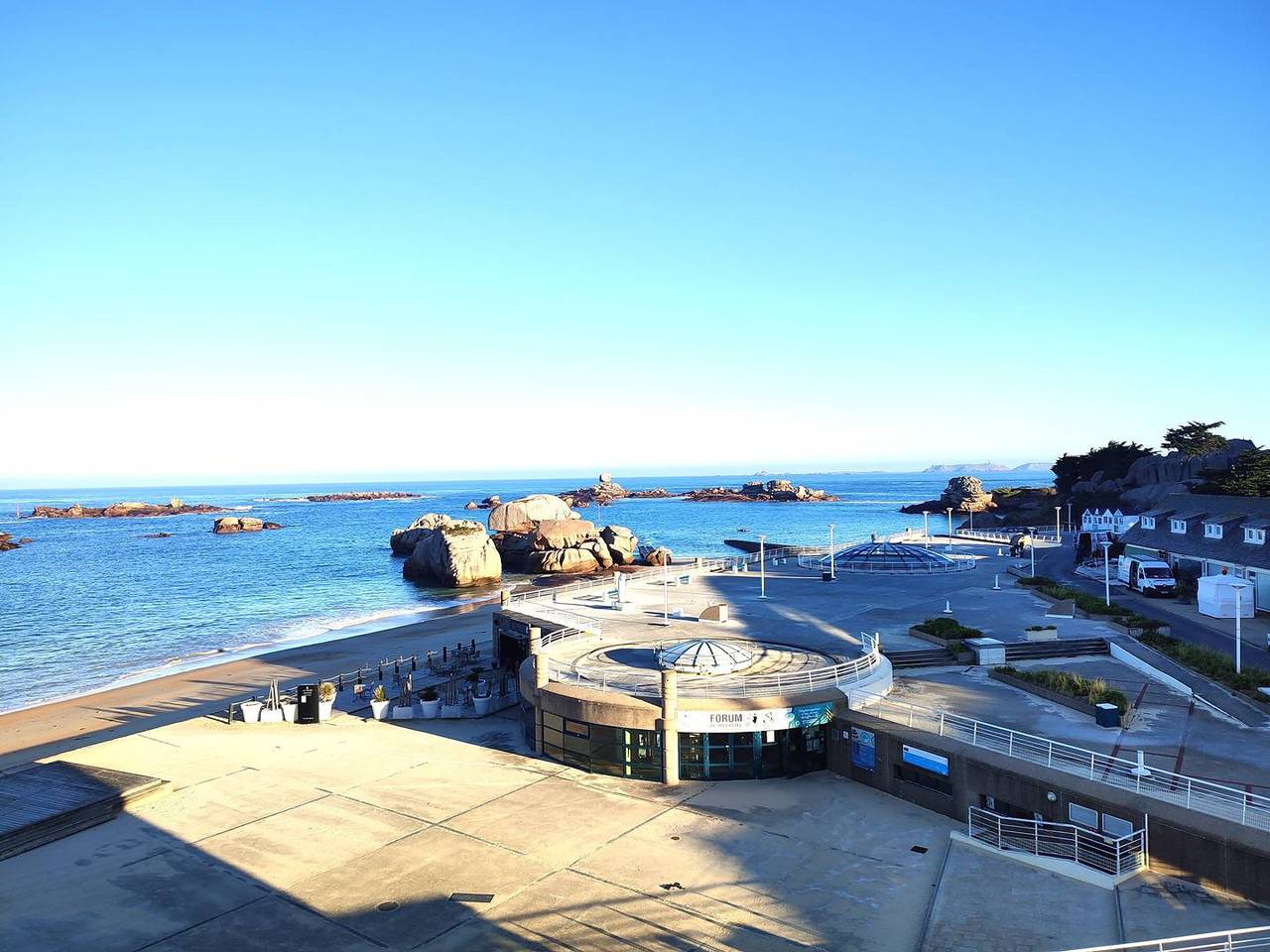 Appartement entier, Appartement avec vue exceptionnelle sur mer, face au Coz Pors à Tregastel in Coz-Pors, Trégastel