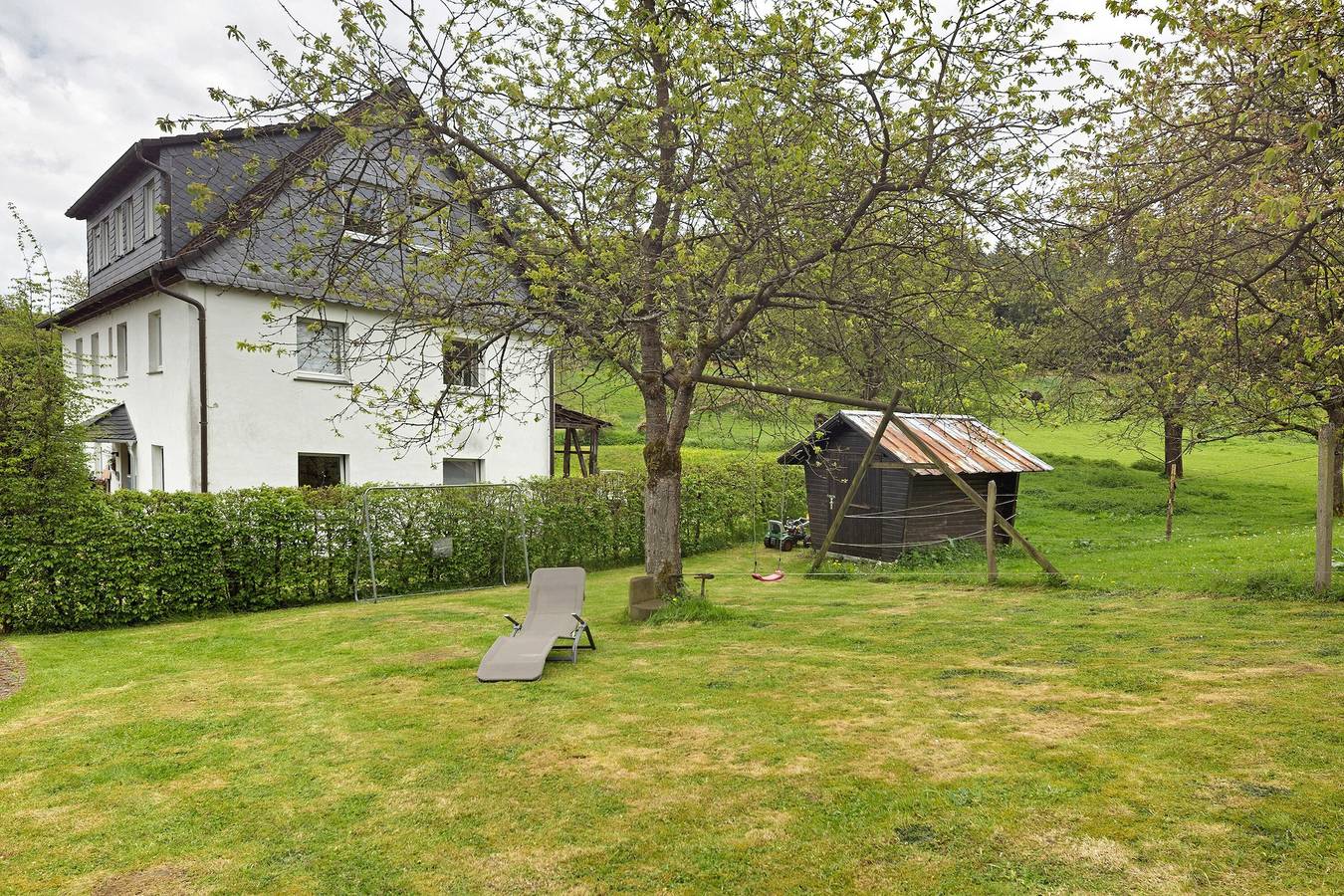Geheel appartement, Vakantiewoning 'Gartenblick' met privéterras, eigen tuin en wifi in Eslohe, Hochsauerlandkreis