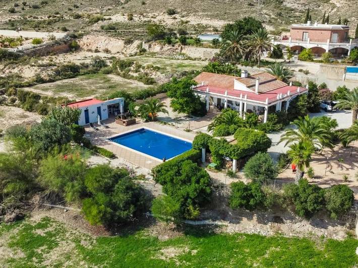 Casa rural para 8 personas, con Balcón y Terraza además de Jardín y Piscina en Elda - 3