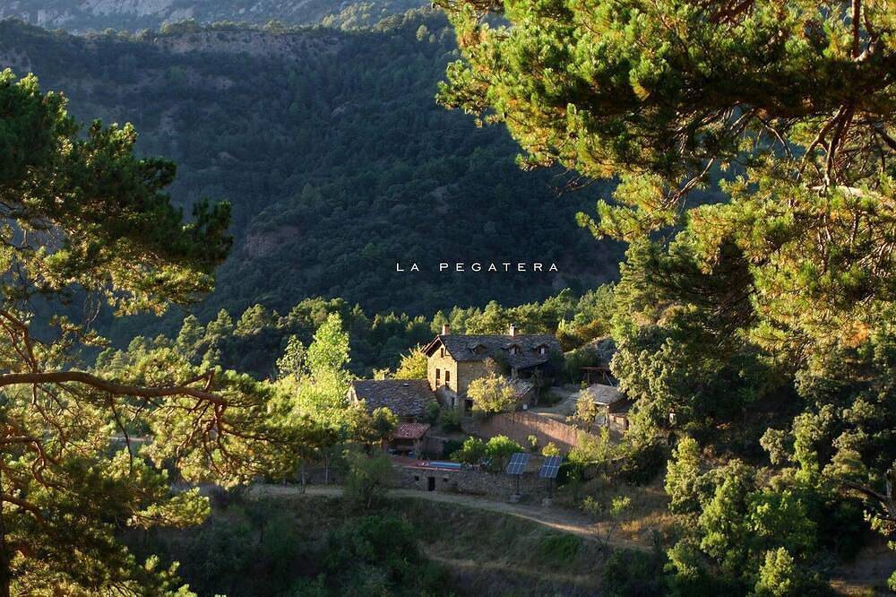 Casa rústica aislada con piscina y barbacoa (apta para mascotas) in Coll de Nargó, Pirineos