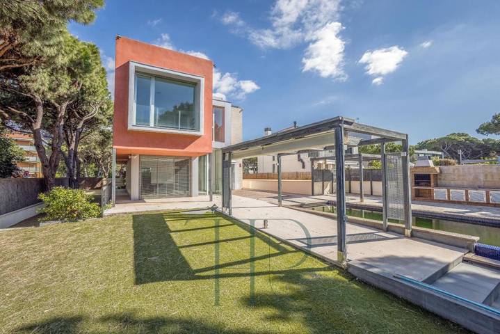 Chalet para 6 personas, con piscina además de terraza y vistas, Se admiten mascotas en Bajo Llobregat