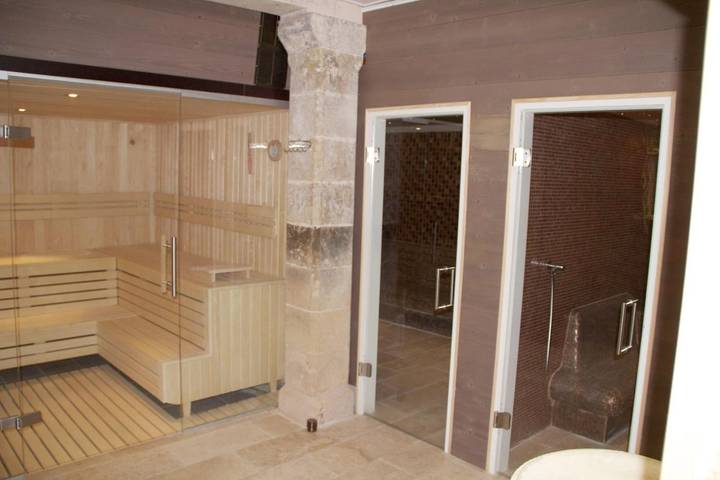 Hôtel pour 2 personnes, avec jacuzzi et jardin ainsi que sauna et piscine à Lurcy-Lévis - 3