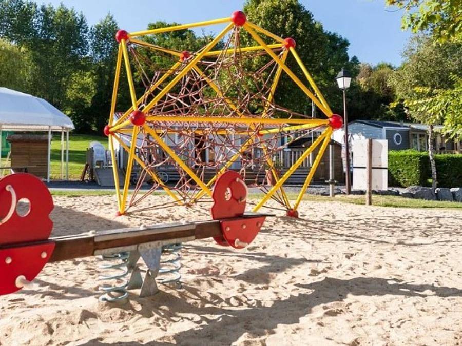 Camping la Vallée - Mobilhome 4 personnes - Comfort | 2 Ch. | 4 Pers. | Terrasse simple in Saint-Sauveur-de-la-Mer, Région de Lisieux