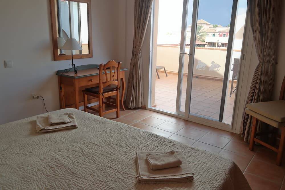 Prachtige 3 slaapkamer, luxe villa, privé zwembad, Wifi, Tv, lopen naar stranden en bars in Corralejo, La Oliva