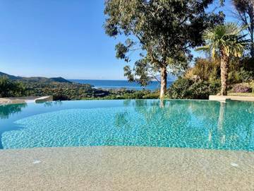 Gîte pour 2 personnes, avec piscine et terrasse ainsi que jardin et vue à Saint-Florent
