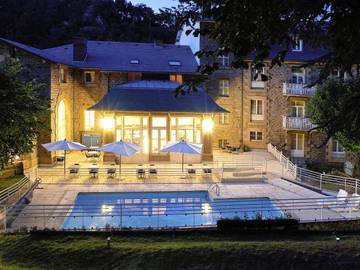 Hôtel pour 2 personnes, avec jardin et sauna ainsi que jacuzzi et piscine à Saint-Nectaire