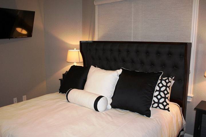 Vacation rental for 6 people, with pool and balcony in Manteo