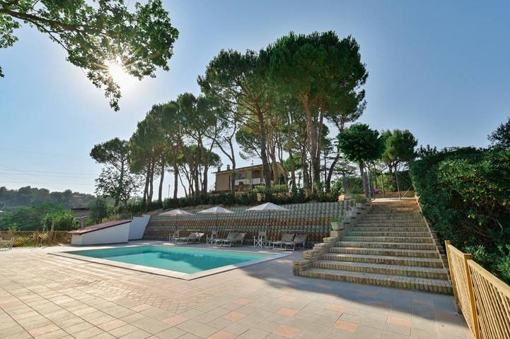 Agriturismo per 2 persone, con giardino e piscina nonché panorama in Provincia di Macerata