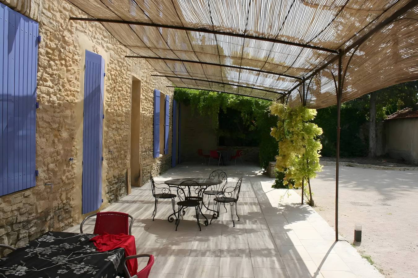 Ferienwohnung 'Deuxième Gîte' mit Gemeinschaftspool, Wi-Fi und Klimaanlage in Lagnes, Regionaler Naturpark Luberon