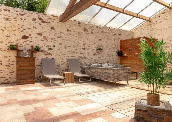 Location de vacances pour 6 personnes, avec sauna et jacuzzi ainsi que piscine et terrasse, animaux acceptés à Saint-Julien-des-Landes - 3