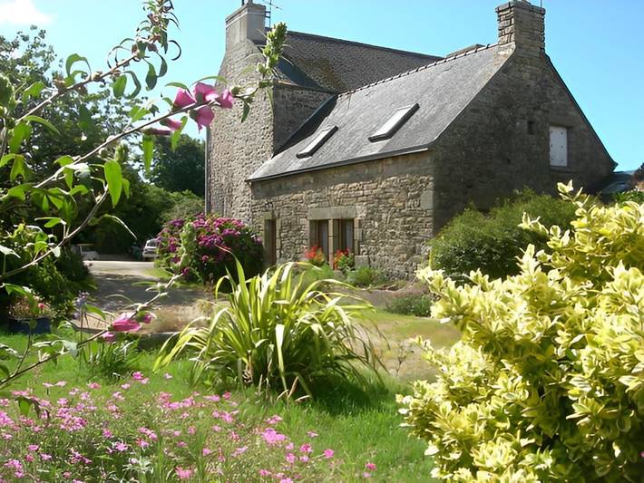 Gîte pour 4 personnes, avec terrasse et jardin à Confort-Meilars