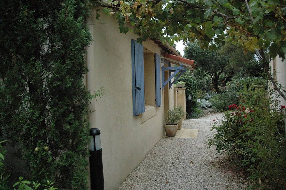 \"Cabanon\" - 2 plazas estudio de autoservicio 10 minutos albergue de Aviñón! in Rognonas, Region de Arles