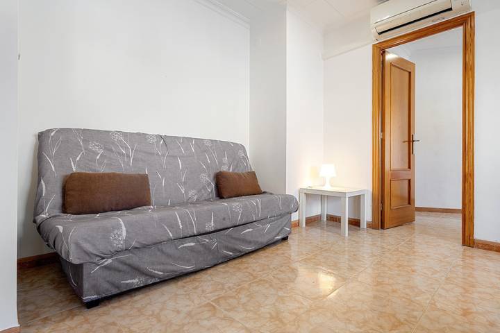 Apartamento entero, Apartamento 'Central Modern 2bdr' con terraza compartida, Wi-Fi y aire acondicionado in Vinaroz, Costa del Azahar