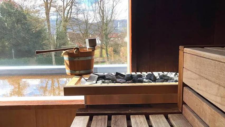 Hôtel pour 2 personnes, avec piscine et jacuzzi ainsi que sauna et jardin