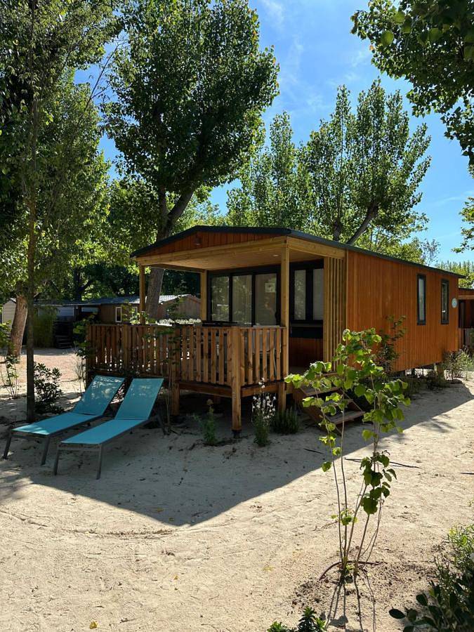 Camping pour 6 personnes, avec jacuzzi et jardin ainsi que sauna et piscine à Grimaud - 3