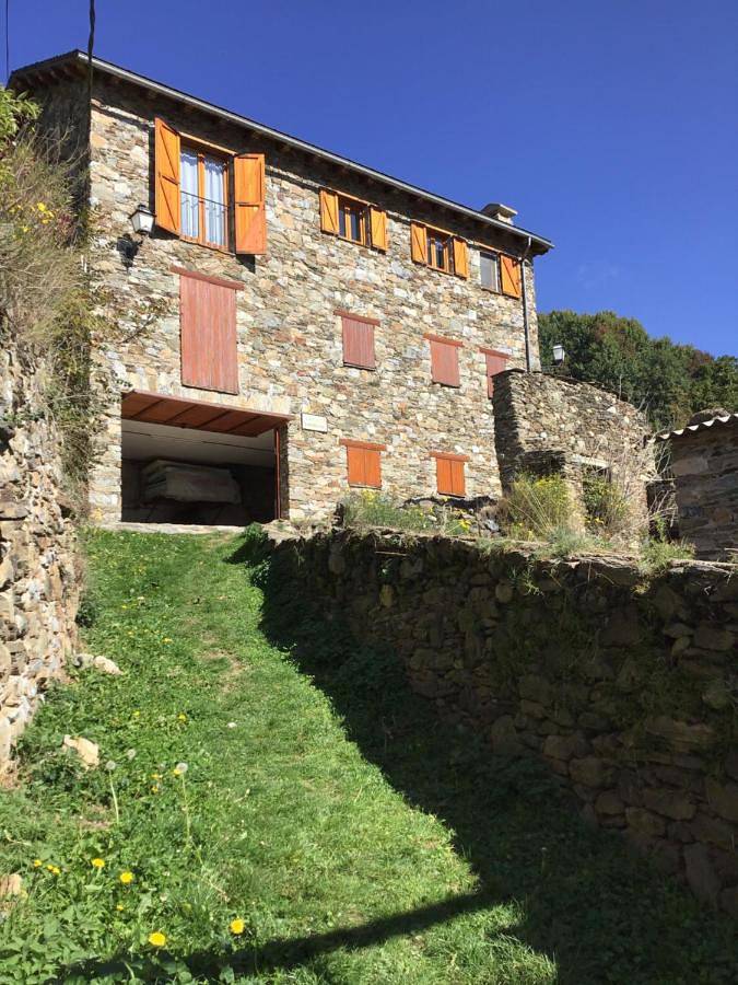 Casa rural para 6 personas, con jardín y vistas, Familias con niños en Ripollès - 2