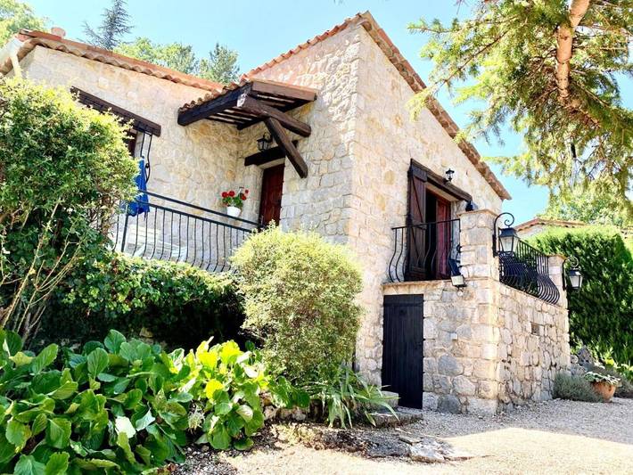 Location de vacances pour 4 personnes, avec Balcon ainsi que Terrasse et Jardin à Cipières