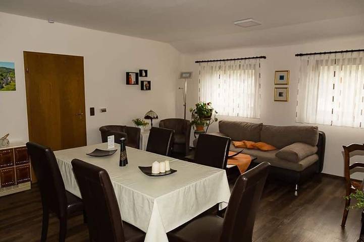 Ferienwohnung für 2 Personen, mit Sauna und Balkon sowie Garten in Monreal