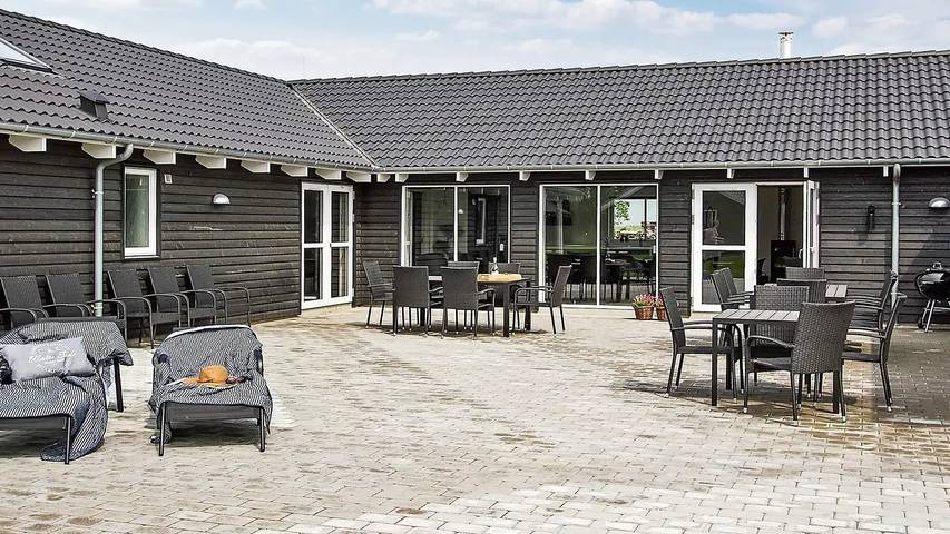 Ferienhaus für 25 Personen, mit Whirlpool und Terrasse sowie Pool und Sauna in Olpenitz - 2