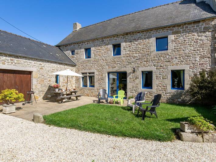 Location de vacances pour 6 personnes, avec jardin à Kerlouan