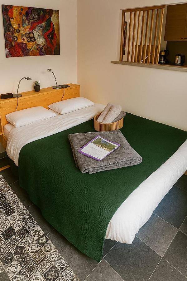 Gîte pour 2 personnes, avec terrasse ainsi que jardin et vue dans Stade de la Beaujoire - 2