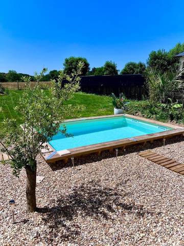 Cottage pour 4 personnes, avec terrasse ainsi que piscine et vue à Beuzeville