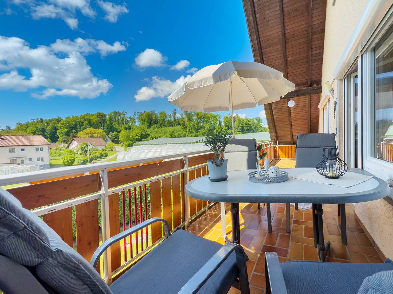 Appartement entier, Appartement 'Ferienwohnung Hertkorn' avec terrasse privée, jardin privé et Wi-Fi in Friedrichshafen, Region Bodensee-Oberschwaben