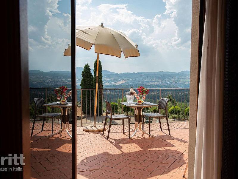 Tritt — Enjoy an ideal location near Florence in a 6-person apartment in Reggello in San Donato Fronzano, Valdarno