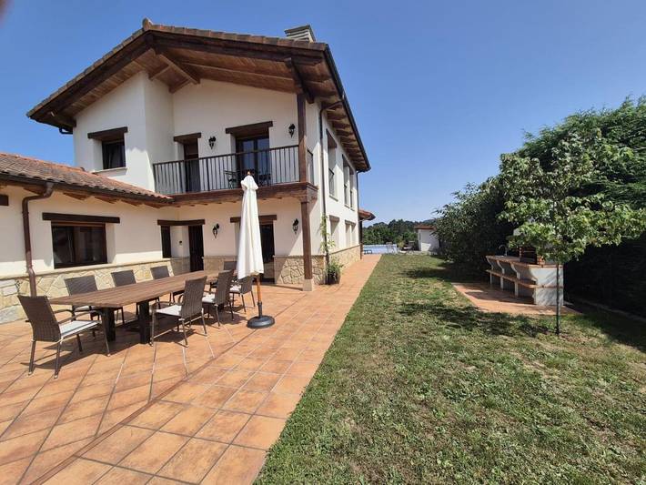 Casa rural para 10 personas, con vistas además de piscina y jardín, Se admiten mascotas en Argüero - 2