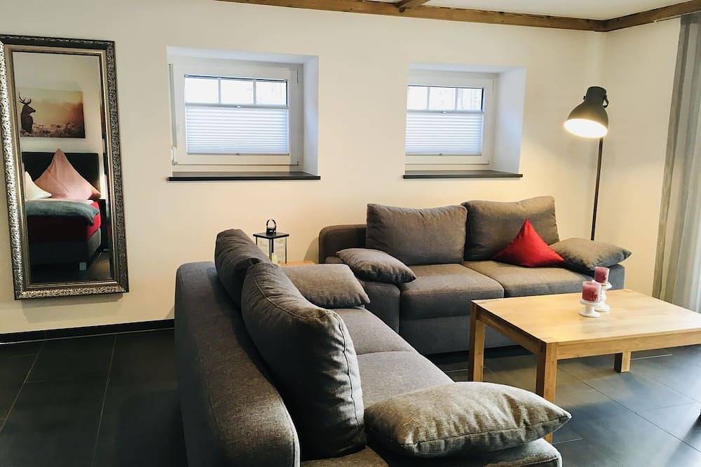 Ganze Wohnung, Ferienwohnung (95qm) mit ebenerdiger Terrasse und Balkon in Lichtenfels (Bayern), Oberes Maintal - Coburger Land