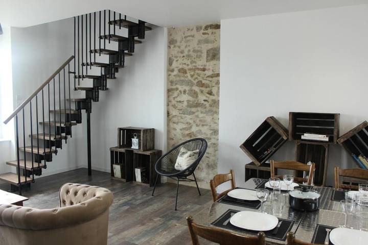 Location de vacances pour 5 personnes, avec Balcon et Terrasse ainsi que Jardin et Vue