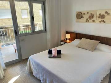 Gîte pour 8 personnes, avec terrasse ainsi que piscine et vue, animaux acceptés dans Mareny Blau