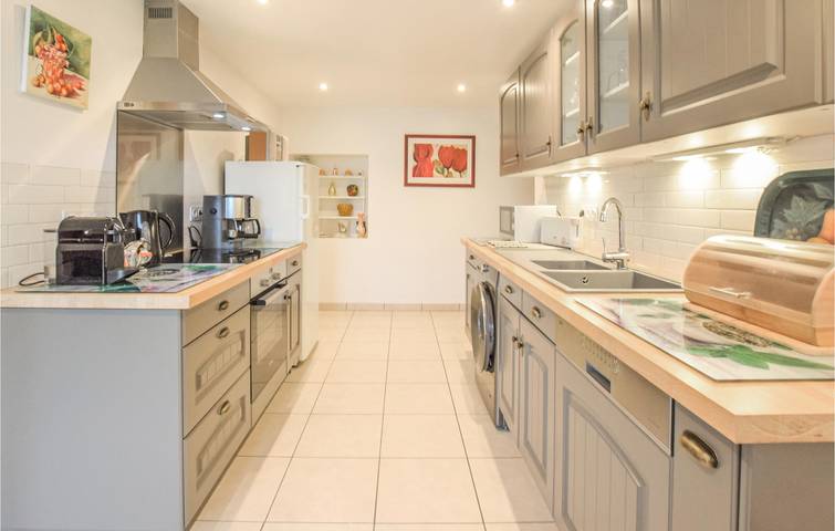106 qm Wohnung mit Parkplatz, TV, Internet und Flussblick in Anctoville, Bayeux und Umgebung