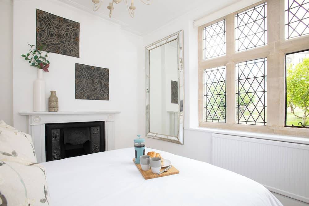 Beautiful Iconic Listed Building with Views Overlooking the Arundel Cathedral in Arundel, South Downs