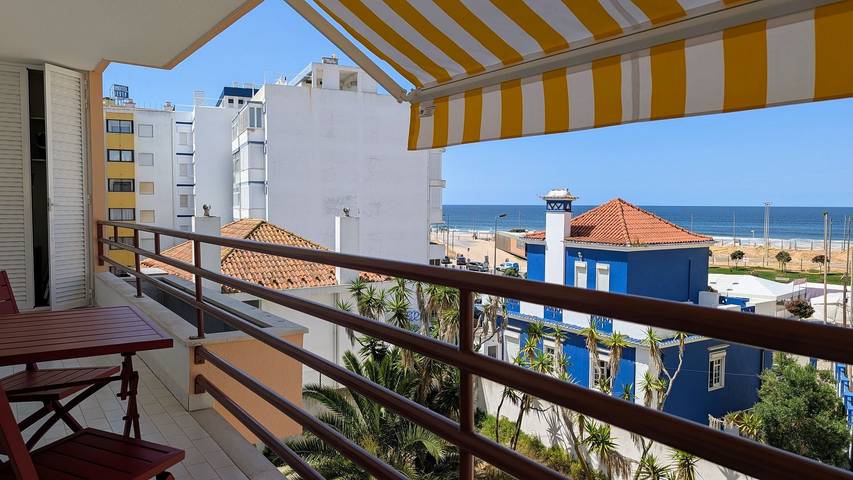 Casa de férias para 4 pessoas, com varanda e vista para o mar na Costa de Caparica