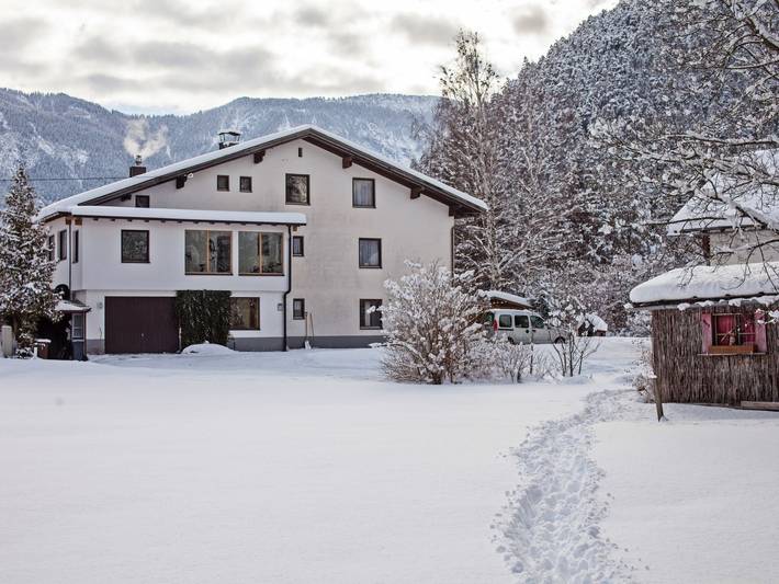 Ferienwohnung für 4 Personen, mit Garten und Ausblick sowie Balkon in Tiroler Oberland