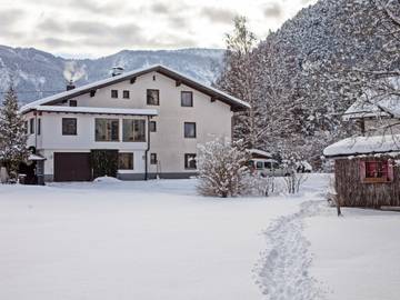 Ferienwohnung für 4 Personen, mit Garten und Ausblick sowie Balkon in Tiroler Oberland