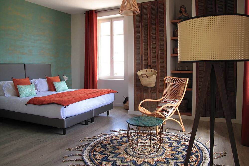 Maison de Maitre en Luberon, cerca de Gordes, 6 personas, 3 habitaciones con aire acondicionado in Lagnes, Parque natural regional del Luberon