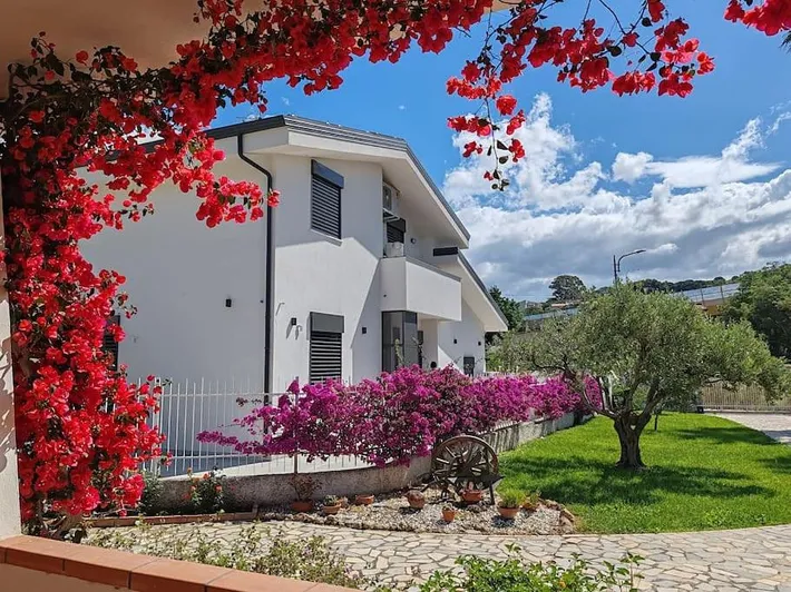 Apartamento de vacaciones para 6 personas, con jardín además de balcón y vistas, Se admiten mascotas - 1