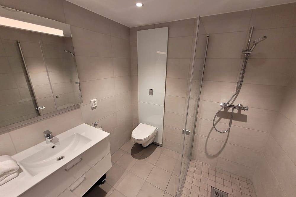 Ganze Wohnung, New apartment 5min to airport at Kokstad train station in Fana, Bergen