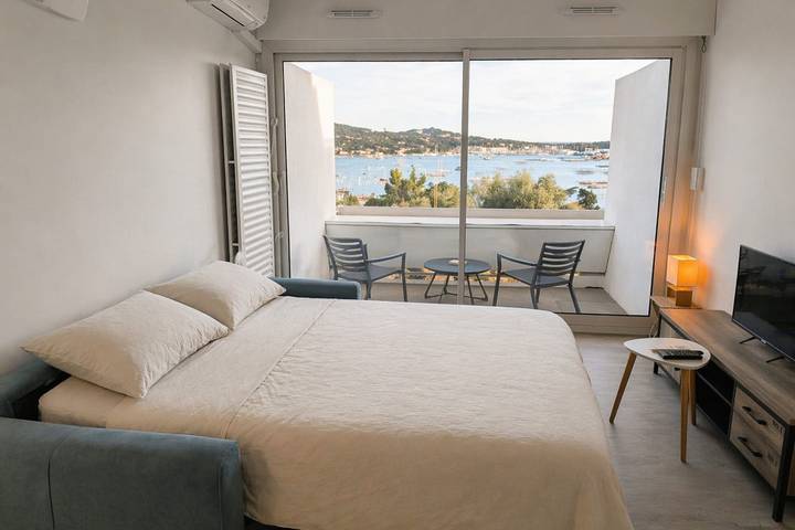 Gîte pour 2 personnes, avec piscine et terrasse, adapté aux familles à La Seyne-sur-Mer - 3
