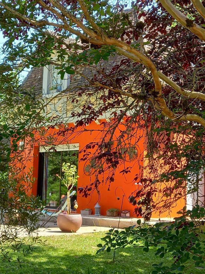 Location de vacances pour 4 personnes, avec Terrasse et Jardin ainsi que Piscine et Vue à Saint-Géraud-de-Corps