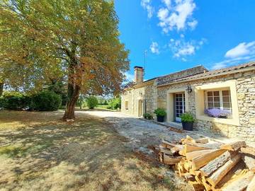 Chambre d’hôte pour 2 personnes, avec vue et jardin à Les Salles-de-Castillon