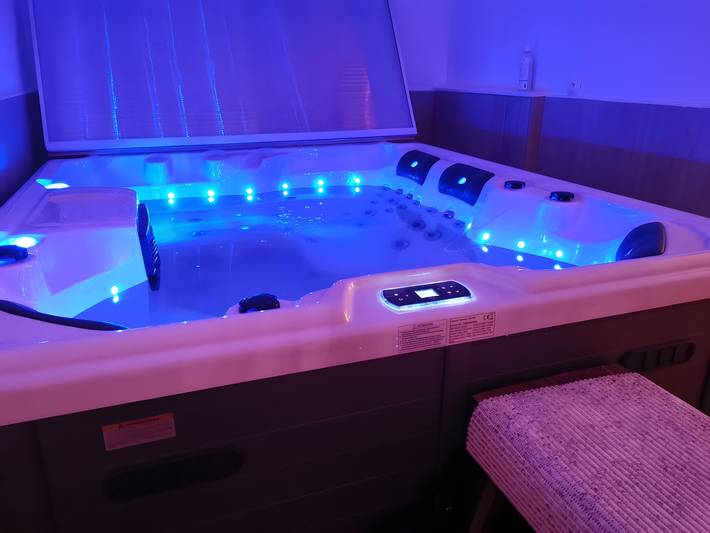 Gîte pour 2 personnes, avec jardin et jacuzzi à Vieux-Viel