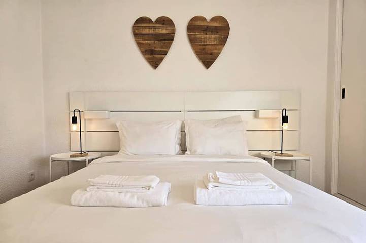 Ganze Wohnung, Casa na Ria: 7 Betten, am Strand der Insel Faro in Ilha de Faro, Montenegro (Faro)